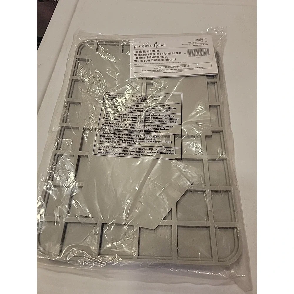 Pampered Chef Cookie House Molds 100136 Brand New